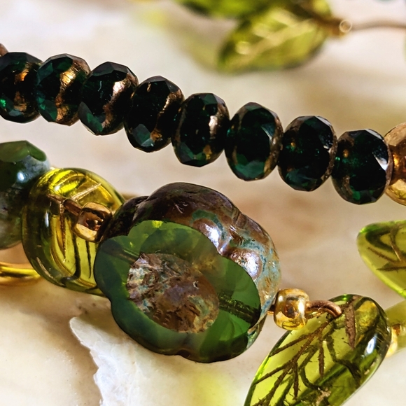 Glass Green Flowers, Leaves & Beads In Druid Flower Bracelet - Picture 6 of 6
